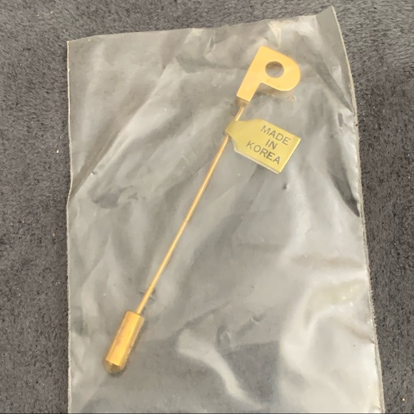 Gold plated letter “P” stick pin - Picture 2 of 3